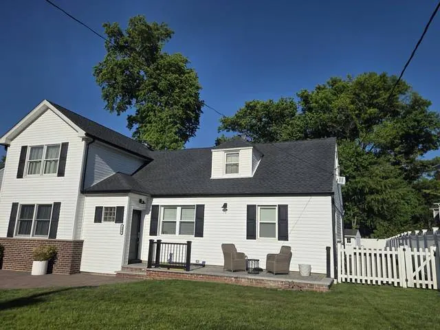 New architectural shingle roof on a white home